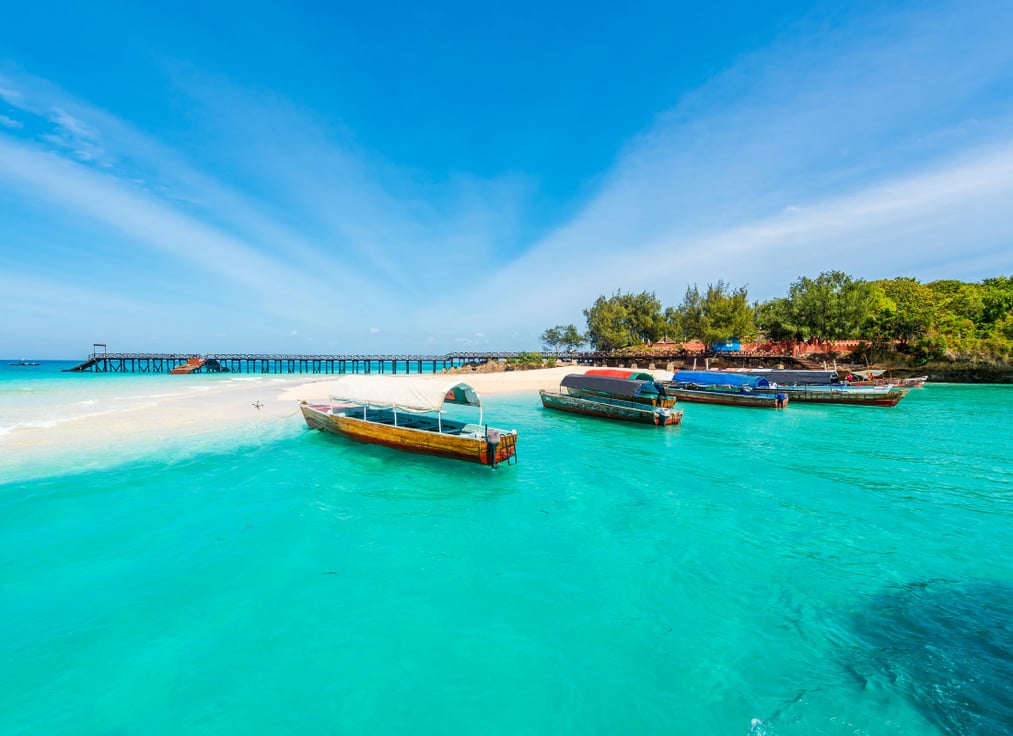 Boats_and_Beach_Zanzibar_Shutterstock_CCIn_Green_ylsfzq-1